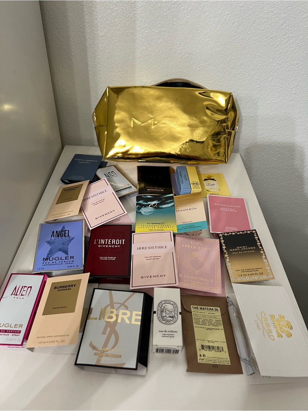 Mac new makeup bag + 23 samples - Picture 8 of 9